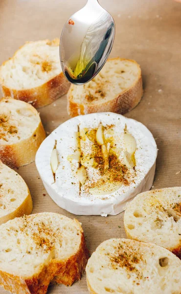 Diy Gebackenen Käse Camembert Anleitung Schritt Für Schritt Schritt Olivenöl — Stockfoto