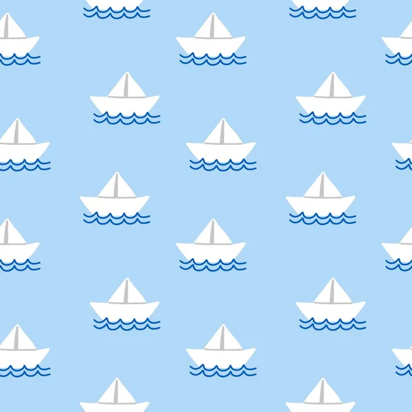 白い紙船のシームレスなパターン 漫画の手の青の背景にカラフルな帆幼稚なコレクション 水輸送を描いた 子供の装飾テキスタイル包装紙壁紙ベクトルプリントまたはファブリック — ストックベクタ