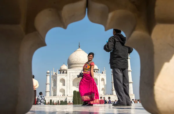 Agra India February 2018 인도와 타지마할을 방문하는 관광객 타지마할은 아그라에 — 스톡 사진