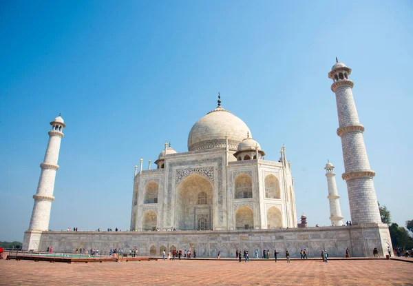Agra Indie Lutego 2018 Turyści Indii Całego Świata Odwiedzają Taj — Zdjęcie stockowe