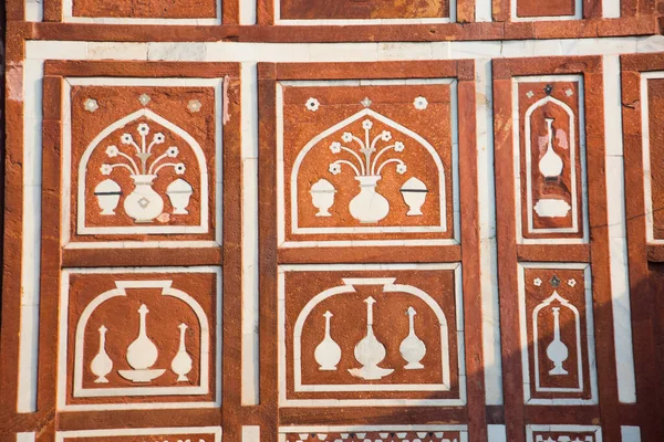 位于印度北方邦阿格拉的Itmad Daulah墓碑上的装饰品和几何图案的细节 被称为 珠宝盒 泰姬陵 — 图库照片