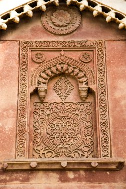 Geometrik desen ve Kızıl Kale 'deki kumtaşı oymasının dekoratif ayrıntıları. Agra, UNESCO Dünya Mirası.
