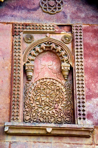 红堡砂岩雕刻的几何图案和装饰细节 Agra 教科文组织世界遗址 — 图库照片