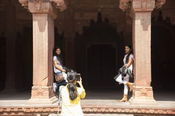 Agra India Februari 2018 Turister Besöker Red Fort Agra Detta — Stockfoto