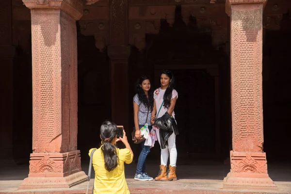 Agra India Februari 2018 Turister Besöker Red Fort Agra Detta — Stockfoto