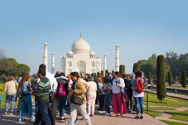 Agra India Luty 2018 Turyści Indii Całego Świata Odwiedzić Taj — Zdjęcie stockowe