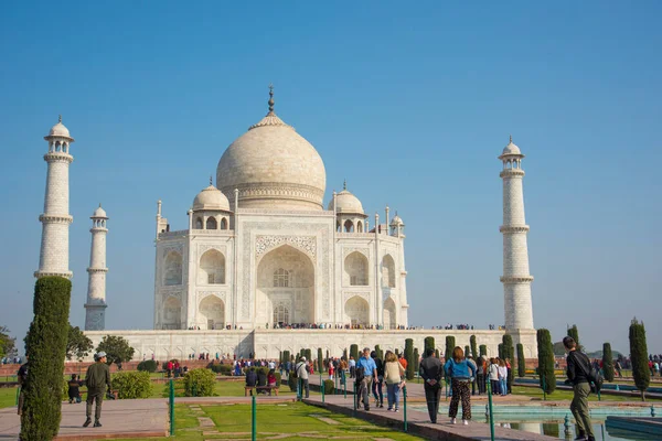 Agra India February 2018 Туристи Індії Всьому Світу Відвідують Тадж — стокове фото