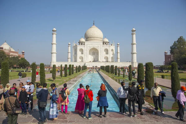 Agra India February 2018 인도와 타지마할을 방문하는 관광객 타지마할은 아그라에 — 스톡 사진