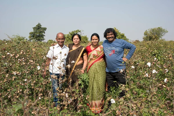 Povo Agricultor Indiano Feliz Campo Maharashtra Índia — Fotografia de Stock