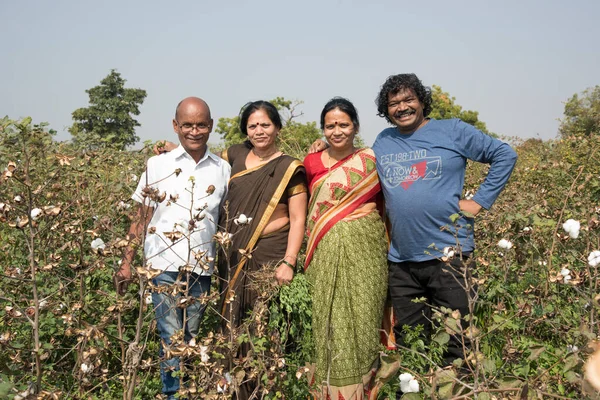 Povo Agricultor Indiano Feliz Campo Maharashtra Índia — Fotografia de Stock