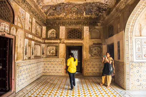 Kvinnors Turist Besök Graven Tmad Daulah Baby Taj Eller Jewel — Stockfoto