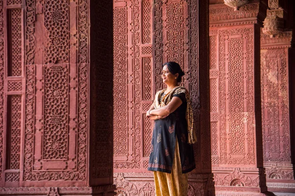 Női Turisták Red Fort Agra Unesco Világörökség Része — Stock Fotó