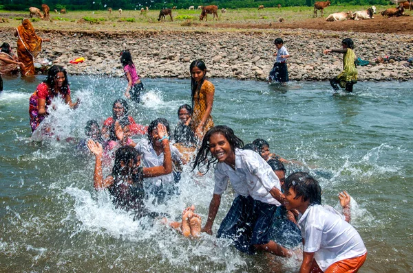 Akola Maharashtra Inde Septembre 2019 Femme Rurale Non Identifiée Nageant — Photo