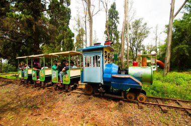 CHIKHALDARA, MAHARASHTRA, INDIA 18 Eylül 2019: Tanımlanamayan turist ziyareti ve Maharashtra 'daki popüler turizm beldesi, tepe istasyonlarında doğanın tadını çıkarmak.