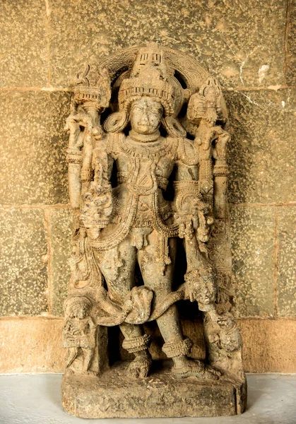 Egy Ősi Indiai Szobor Hindu Istenről Istennőről Kőbe Vésve — Stock Fotó