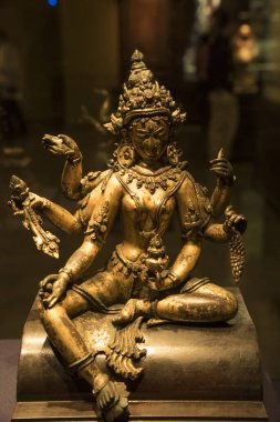 Hint Hint tanrısı ve tanrıçasının antik metal heykeli.