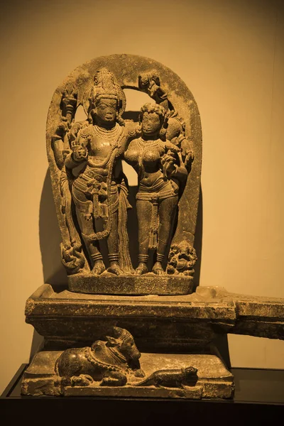 Starożytna Indyjska Rzeźba Hinduskiego Boga Bogini Wyrzeźbiona Kamieniu — Zdjęcie stockowe