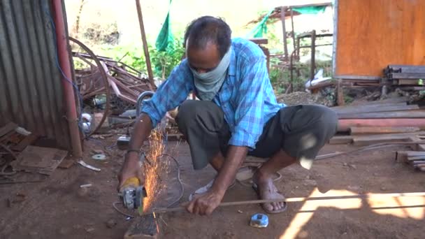 Amravati Maharashtra India Junio 2020 Trabajador Soldadura Identificado Trabajando Taller — Vídeos de Stock