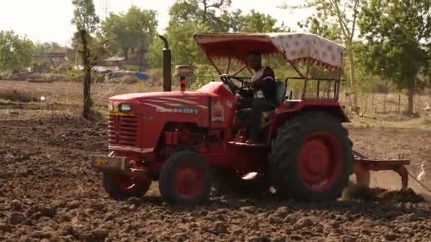 Nashik Maharashtra Indien Juni 2020 Unbekannter Bauer Mit Traktor Bereitet — Stockvideo