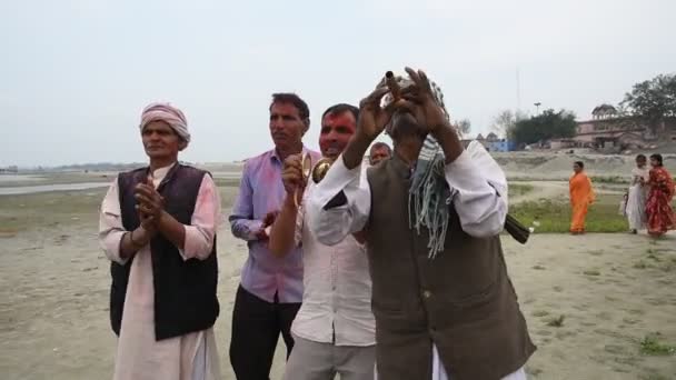 Vrindavan India 11Th March 2017 Unidentified Devotee Playing Kirtan Chants — Stock Video