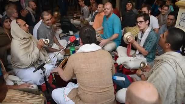 Vrindavan India March 2017 Hare Krishna Playing Kirtan Chants Interior — 图库视频影像