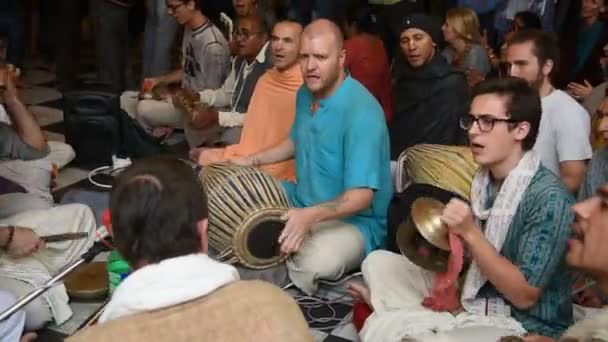 Vrindavan India March 2017 Hare Krishna Playing Kirtan Chants Interior — 图库视频影像