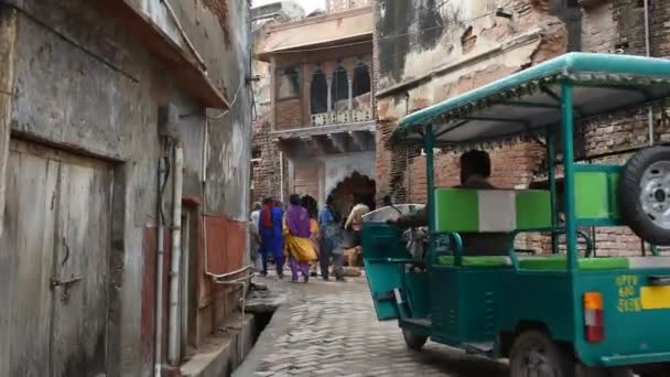 Vrindavan India Marzo 2017 Personas Identificadas Calle Vrindavan — Vídeo de stock