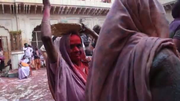 Vrindavan India Maart 2017 Een Indiase Weduwe Viert Holi Het — Stockvideo