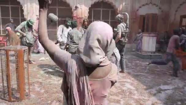 Vrindavan Indien März 2017 Eine Indische Witwe Feiert Holi Das — Stockvideo