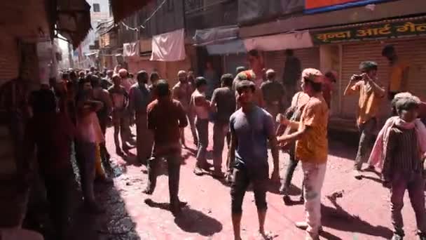 Mathura India Maart 2017 Indiase Mensen Dansen Spelen Met Kleuren — Stockvideo