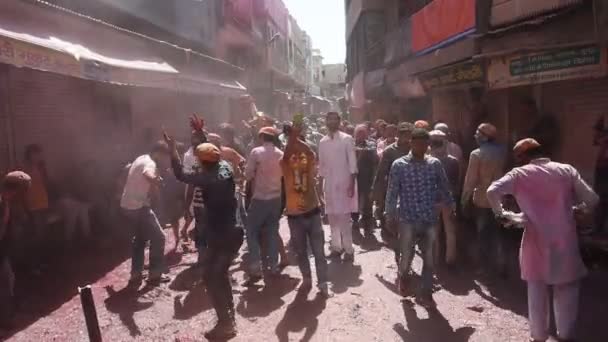 Mathura India Mars 2017 Indier Dansar Och Leker Med Färger — Stockvideo