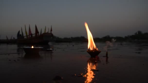 Mathura Índia Março 2017 Povo Hindu Realiza Ritual Yamuna Aarti — Vídeo de Stock