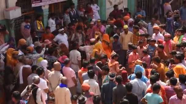 Vrindavan Índia Março 2017 Uma Viúva Indiana Celebrando Holi Festival — Vídeo de Stock