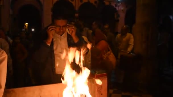 Mathura India March 2017 Orang Hindu Melakukan Ritual Yamuna Aarti — Stok Video