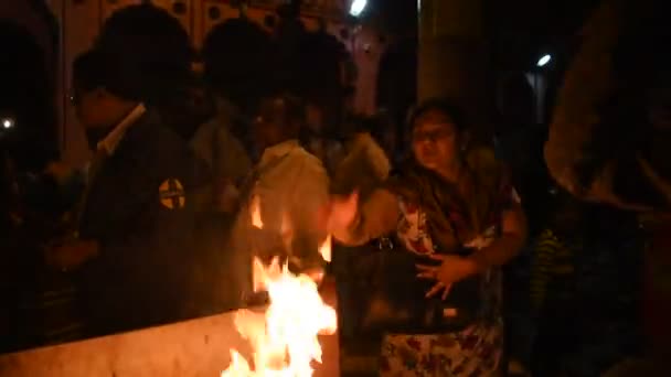 2017 Mathura India March Hindu People Performs Yamuna Arti Ceremony — 비디오