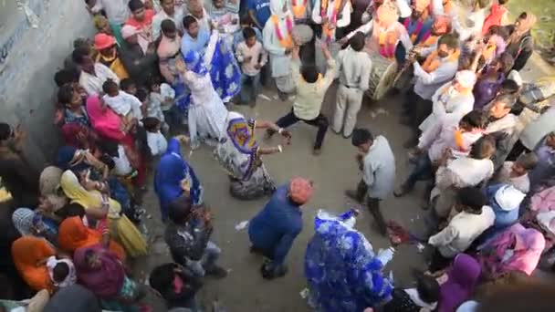 Falen Mathura India March 2017 Indian People Dancing Playing Colors — 图库视频影像