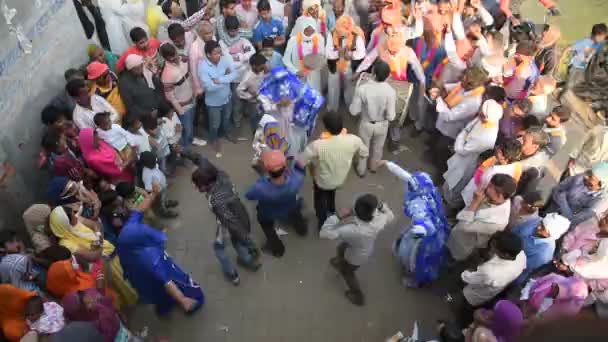 Falen Mathura India March 2017 Indiáni Tančí Hrají Barvami Během — Stock video