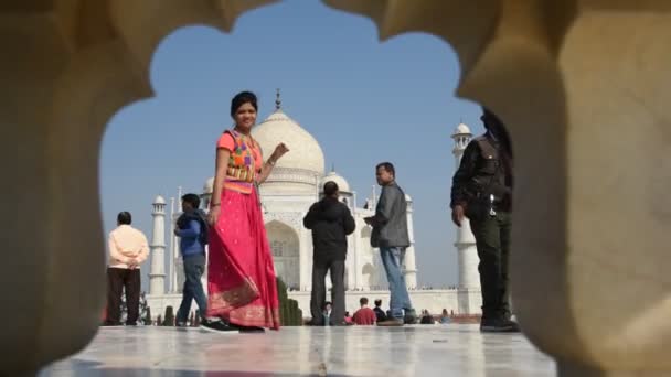 Agra India Februari 2018 Toeristen Uit India Hele Wereld Bezoeken — Stockvideo