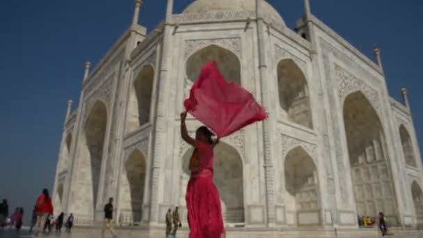 Joven Turista Frente Taj Mahal Agra India Concepto Cultura Turismo — Vídeo de stock