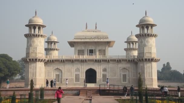 Agra Indien Februar 2018 Unbekannte Touristen Besuchen Das Grab Von — Stockvideo