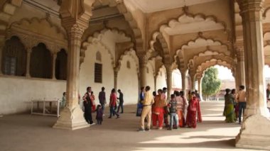 AGRA, Hindistan 15 Şubat 2018: Agra 'daki Kızıl Kale, UNESCO Dünya Mirası sahası, Uttar Pradesh, Hindistan.