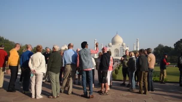 Agra India February 2018 Туристи Індії Всьому Світу Відвідують Тадж — стокове відео