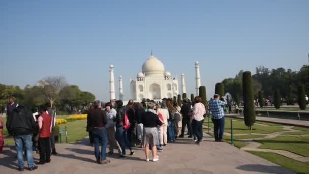 インド アグラ2018年2月15日 インドから世界中の観光客がタージ マハルを訪れるタージ マハルは アグラのユネスコ世界遺産に登録されています — ストック動画