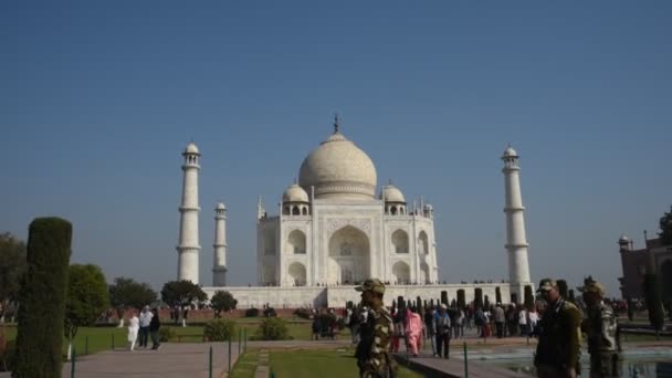 Agra Índia Fevereiro 2018 Turistas Índia Todo Mundo Visitam Taj — Vídeo de Stock