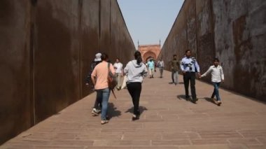 AGRA, Hindistan 15 Şubat 2018: Agra 'daki Kızıl Kale, UNESCO Dünya Mirası sahası, Uttar Pradesh, Hindistan.