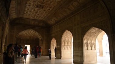 AGRA, Hindistan 15 Şubat 2018: Agra 'daki Kızıl Kale, UNESCO Dünya Mirası sahası, Uttar Pradesh, Hindistan.