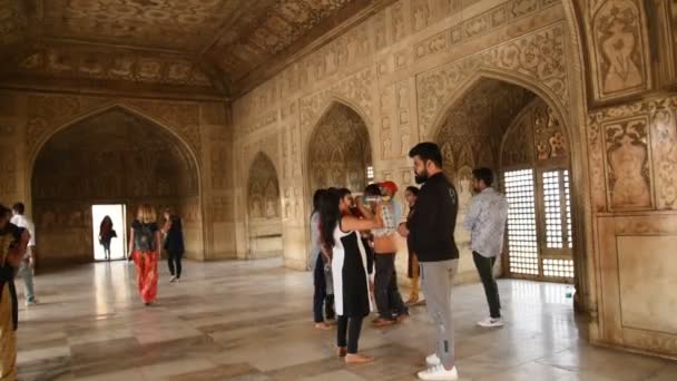 Agra Indien Februar 2018 Touristen Roten Fort Von Agra Unesco — Stockvideo