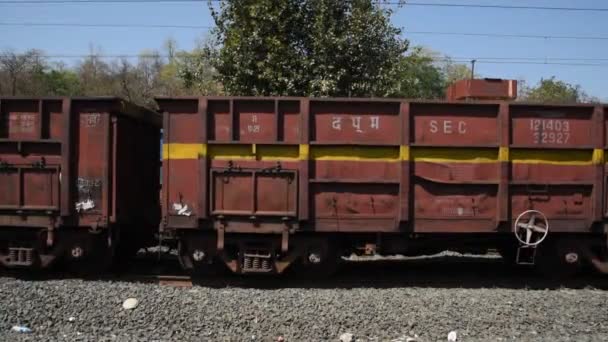 印度铁路 乘火车 乘火车从窗户开枪 — 图库视频影像