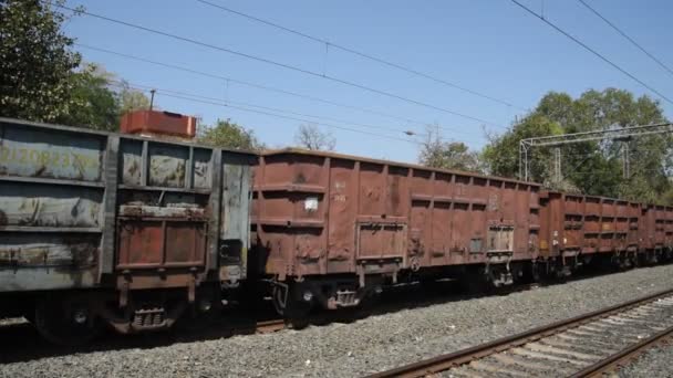Σιδηρόδρομοι Ινδίας Επιβατικό Τρένο Σιδηροδρομικώς Λήψη Από Παράθυρο — Αρχείο Βίντεο