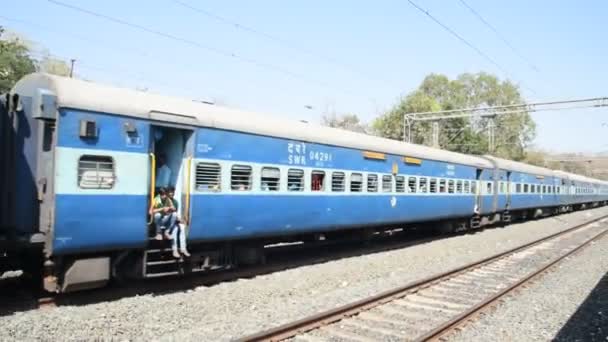 Ferrocarriles Indios Tren Pasajeros Tren Disparo Desde Ventana — Vídeos de Stock